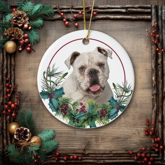White English Bulldog Evergreen Wreath Keramisch Ornament