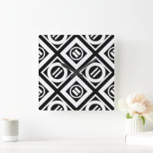White Equal Sign Geometric Pattern op Black Vierkante Klok (Huis)