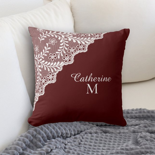 White Eyelet Lace Maroon Red Monogram Kussen (Creator heeft geüpload)