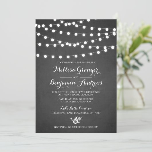 White Fairy Lights Chalkboard Wedding Invitation Kaart (Staand voorkant)