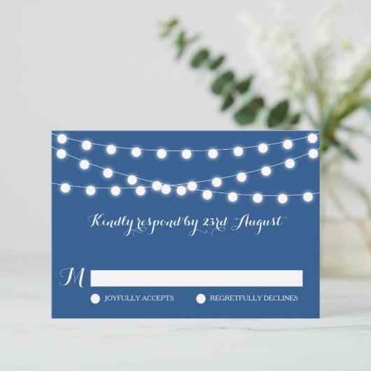 White Fairy Lights | RSVP-Kaart met blauwe bruilof RSVP Kaartje (Staand voorkant)