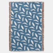White Feather Print op Denim Blue Deken (Voorkant Verticaal)
