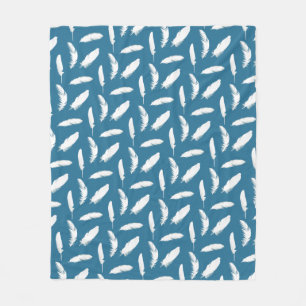 White Feather Print op Denim Blue Fleece Blanket