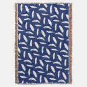 White Feather Print op Donkere marineblauw Deken (Voorkant Verticaal)