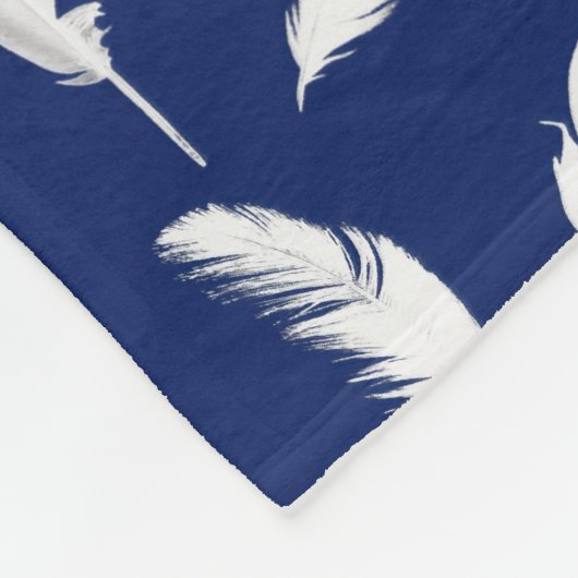 White Feather Print op Donkere marineblauw Fleece Deken (Hoek)
