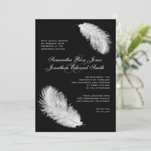 White Feathers Black Wedding Invitation Kaart (Staand voorkant)
