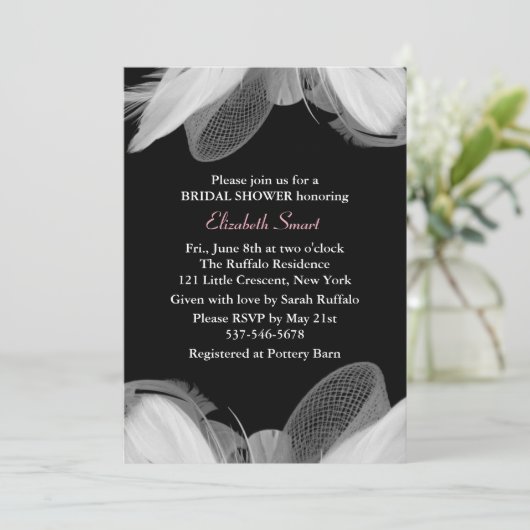 White Feathers Bridal Shower Invitation Kaart (Staand voorkant)