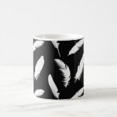 White Feathers op Black Coffee Mok (Center)