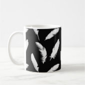 White Feathers op Black Coffee Mok (Links)