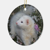White Ferret in Flowers Keramisch Ornament (Links)