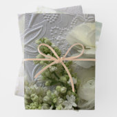 White floral bruiloft giftwrap inpakpapier vel (In situ)