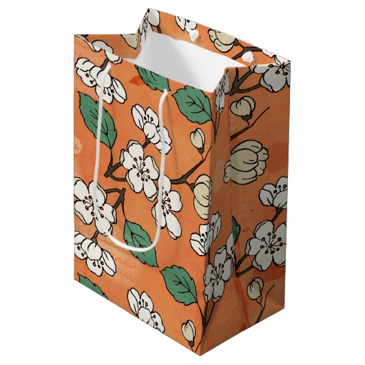 White Floral Design on Oranje Medium Cadeauzakje (Voorkant Gekanteld)