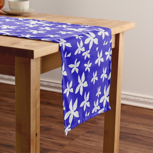 White Floral Design Table Runner Korte Tafelloper (Voorbeeld)
