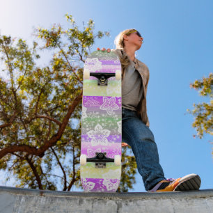 White Floral Hot Pink Paarse Lime Green Stripes Persoonlijk Skateboard
