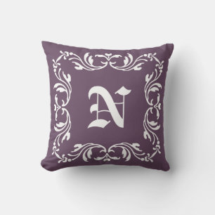 White Floral Monogram. Gewoon oude lavendel Kussen