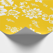 White Floral on Yellow Spring Background Cadeaupapier (Hoek)