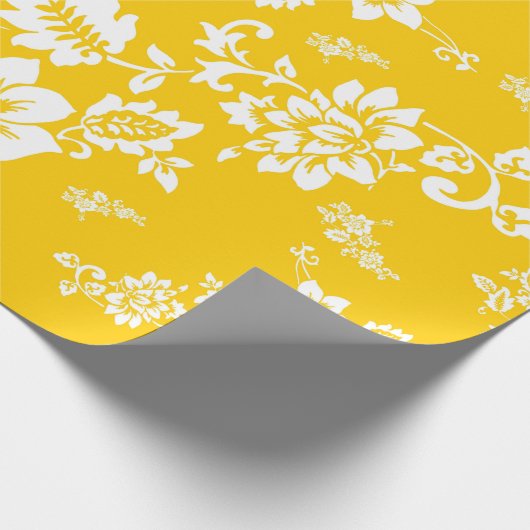 White Floral on Yellow Spring Background Cadeaupapier (Hoek)