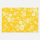 White Floral on Yellow Spring Background Inpakpapier Vel (Voorkant)