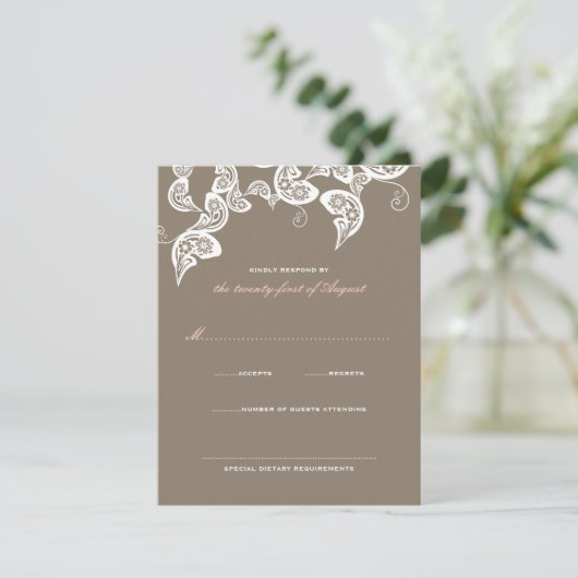White Floral Peacock Elegant Wedding RSVP Card (Staand voorkant)