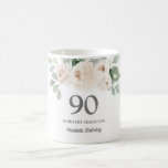 White Floral Womans 90th Birthday Gift Koffiemok<br><div class="desc">Zeer  cadeau voor een vrouw die 90 wordt. Een witte rozenflorale creëer de bovenste rand. Drie regels tekst laten u uw bericht personaliseren.</div>