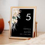 White Floral | Zwart tabelnummer Kaart<br><div class="desc">We ontwierpen deze witte Floral | Zwart tafelnummer om je rustige, donkere tropische bruiloft te voltooien. Met zijn boze waterverf grof naar zijn moderne boho winterbloemen, inclusief protea, dahlia en gedroogde lotus, zal het ontwerp zeker uw humeurig, minimalistisch zwart en groen thema afzetten. Verander de tekst en voeg een foto...</div>