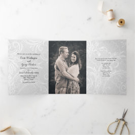 White Flourish Wedding Drieluik Uitnodiging