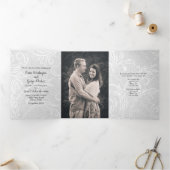 White Flourish Wedding Drieluik Uitnodiging (Binnen)