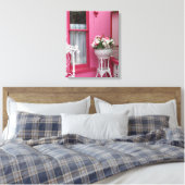 White Flower Basket on Pink - Martha's Vineyard Canvas Afdruk (Insitu (Slaapkamer))