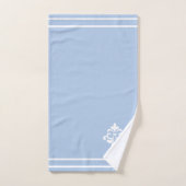 White Flower, Monogram and Stripes on Light Blue Bad Handdoek (Handdoek)