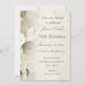 White Flowers 70th Birthday Party Invitations Kaart (Achterkant)