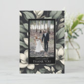 White Flowers and Greenery Wedding Bedankkaart (Staand voorkant)