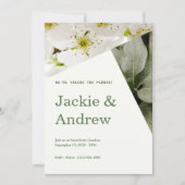 White Flowers and Greenery Wedding Invitation Kaart (Voorkant)
