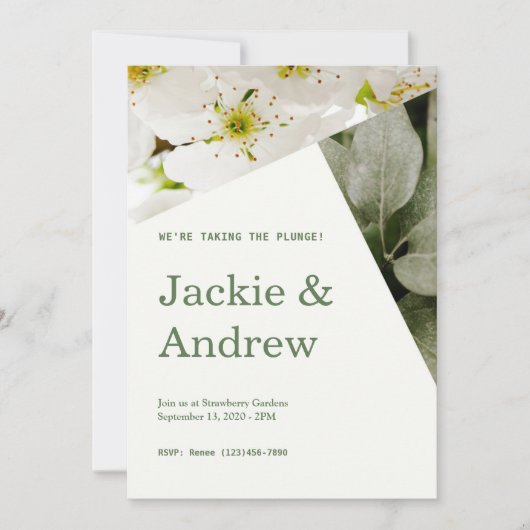 White Flowers and Greenery Wedding Invitation Kaart (Voorkant)