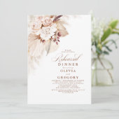 White Flowers and Pampas Grass Rehearsal Dinner Kaart (Staand voorkant)
