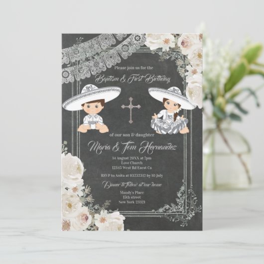 White Flowers Baptism and Birthday Fiesta Twin Kaart (Staand voorkant)