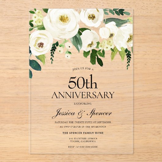 White Flowers & Cream 50th Wedding Jubileum Acryl Uitnodigingen (Voorkant)