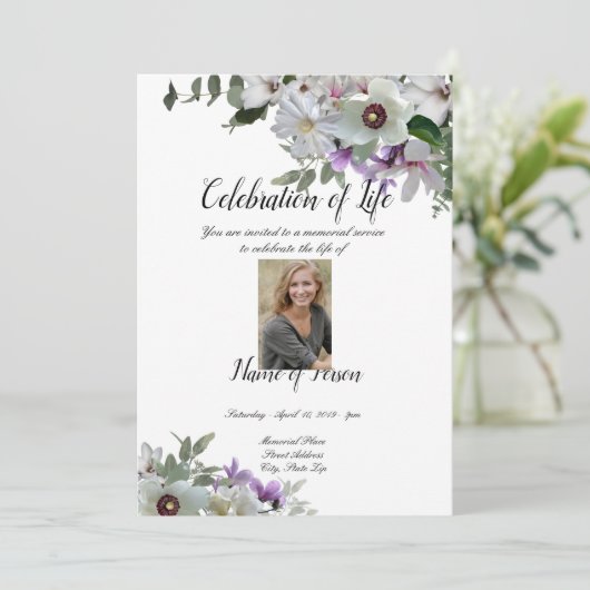 White Flowers Funeral Announitation Invitation Kaart (Staand voorkant)