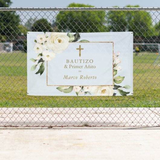 White Flowers Gold Spanish Bautizo Welcome Sign Spandoek (Insitu)