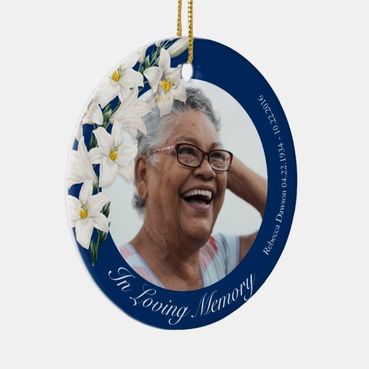 White Flowers Memorial Blue Custom Keramisch Ornament (Rechts)