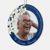 White Flowers Memorial Blue Custom Keramisch Ornament (Links)