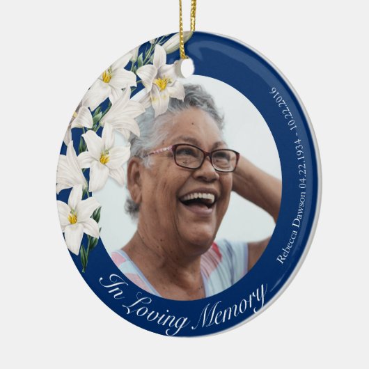 White Flowers Memorial Blue Custom Keramisch Ornament (Links)