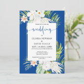 White Flowers on Blue Background Wedding Kaart (Staand voorkant)