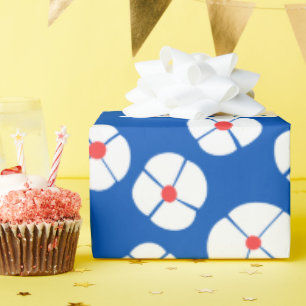 White Flowers on Blue Cadeaupapier