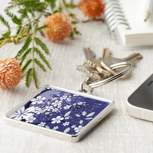 White Flowers op Blue Grunge Sleutelhanger (Zijkant)