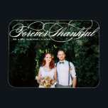 White Forever Dankbaar Elegant Script Wedding Magneet<br><div class="desc">Vier je liefde en show dankbaarheid met onze aanpasbare foto bruiloft dank je magneet! Deze unieke aandenken is ideaal om uw dierbaren te herinneren aan uw speciale dag, terwijl het uiten van uw oprechte bedankt op een gedenkwaardige manier. Het heeft een elegant script en is ideaal voor verschillende evenementen zoals...</div>