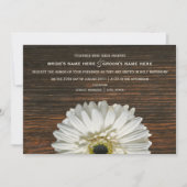 White Gerbera & Barnwood Rustic Wedding Invitation Kaart (Voorkant)