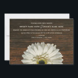 White Gerbera & Barnwood Rustic Wedding Invitation Kaart<br><div class="desc">Een trouwuitnodiging met een afbeelding van een witte gerbera maisy onderaan boven een achtergrond van donkerbruin barnwood.  Pas de tekst aan met details van uw gelegenheid.</div>
