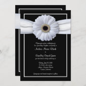 White Gerbera Black Background Wedding Invitation Kaart (Voorkant / Achterkant)