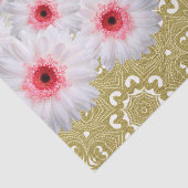 White Gerbera Flowers op Gold White Damask Pattern Tissuepapier (Detail)