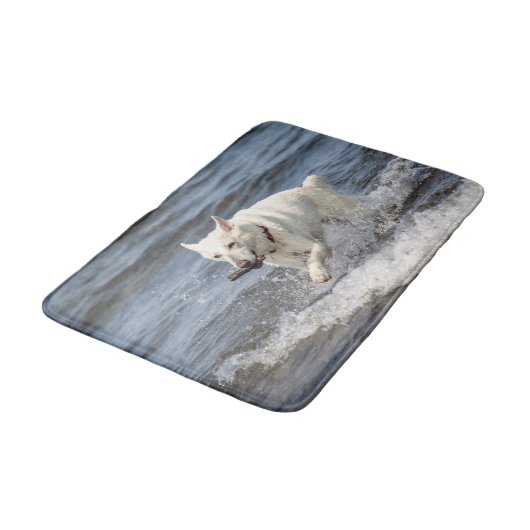 White German Shepard op Lake George Badmat (Gekanteld)